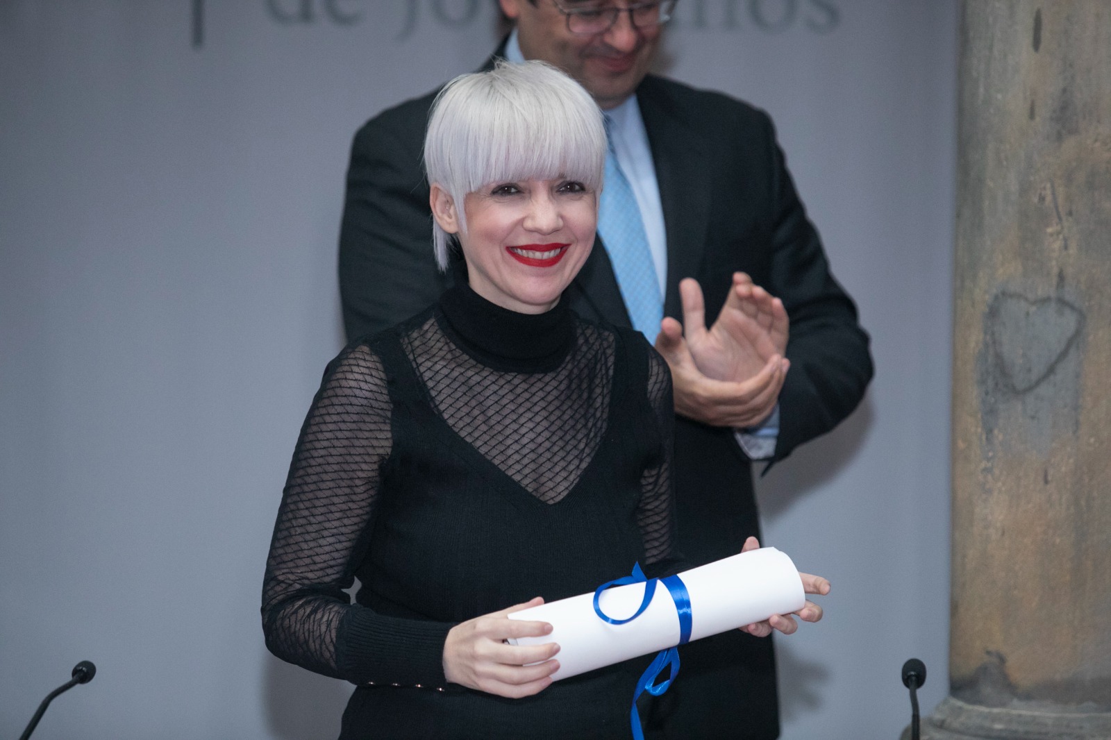 El pasado miércoles 5 de octubre Remedios Zafra, investigadora del Instituto de Filosofía del CSIC recibió el Premio Internacional de Ensayo Jovellanos en Gijón por su obra "El bucle invisible"