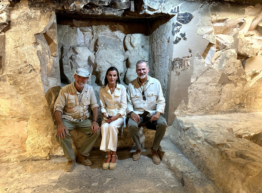 Los Reyes de España visitan el yacimiento del Proyecto Djehuty en Luxor Los Reyes de España visitan el yacimiento del Proyecto Djehuty en Luxor