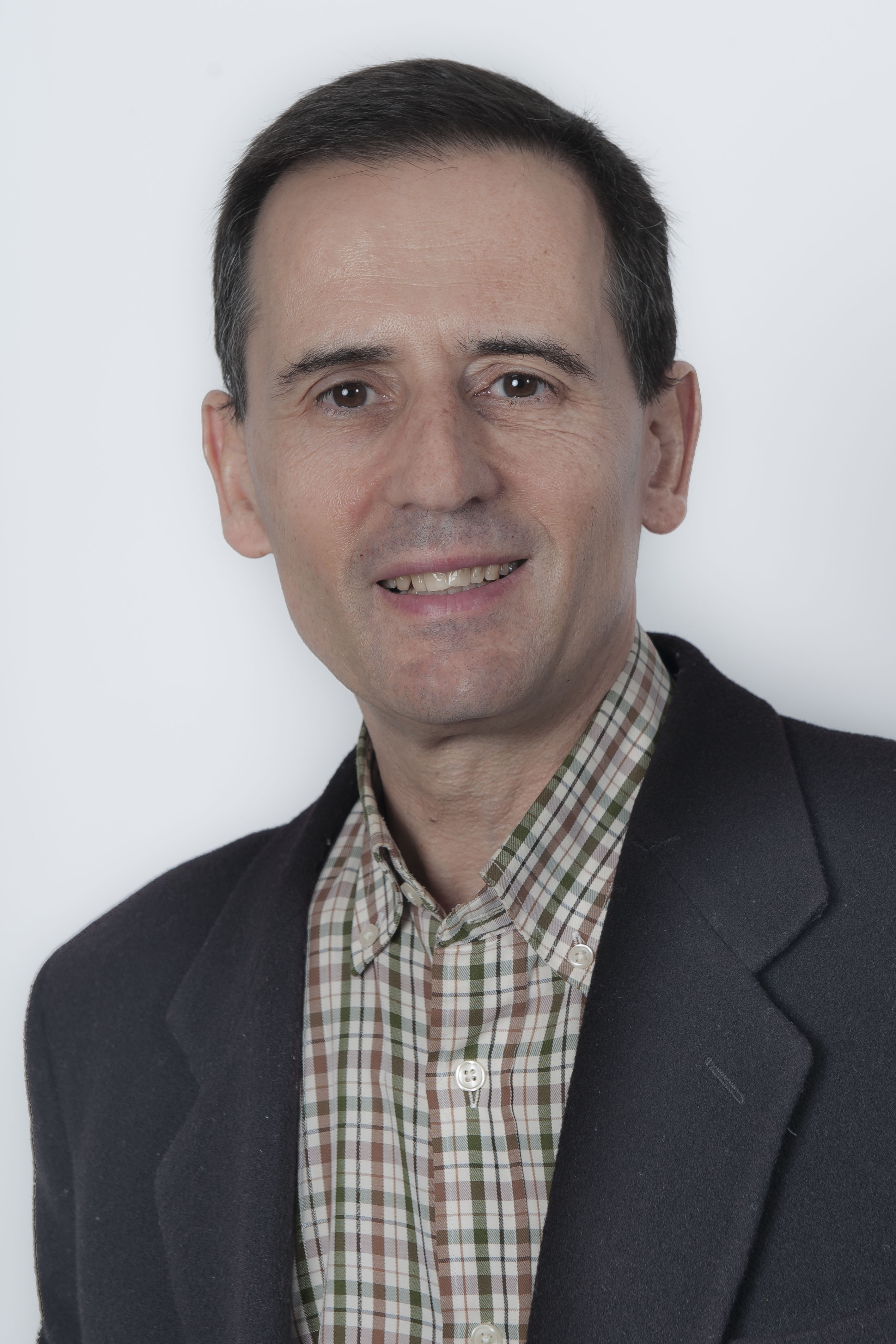 Conceden a Enrique García Hernán (IH) la Cruz del Mérito Naval con Distintivo Blanco