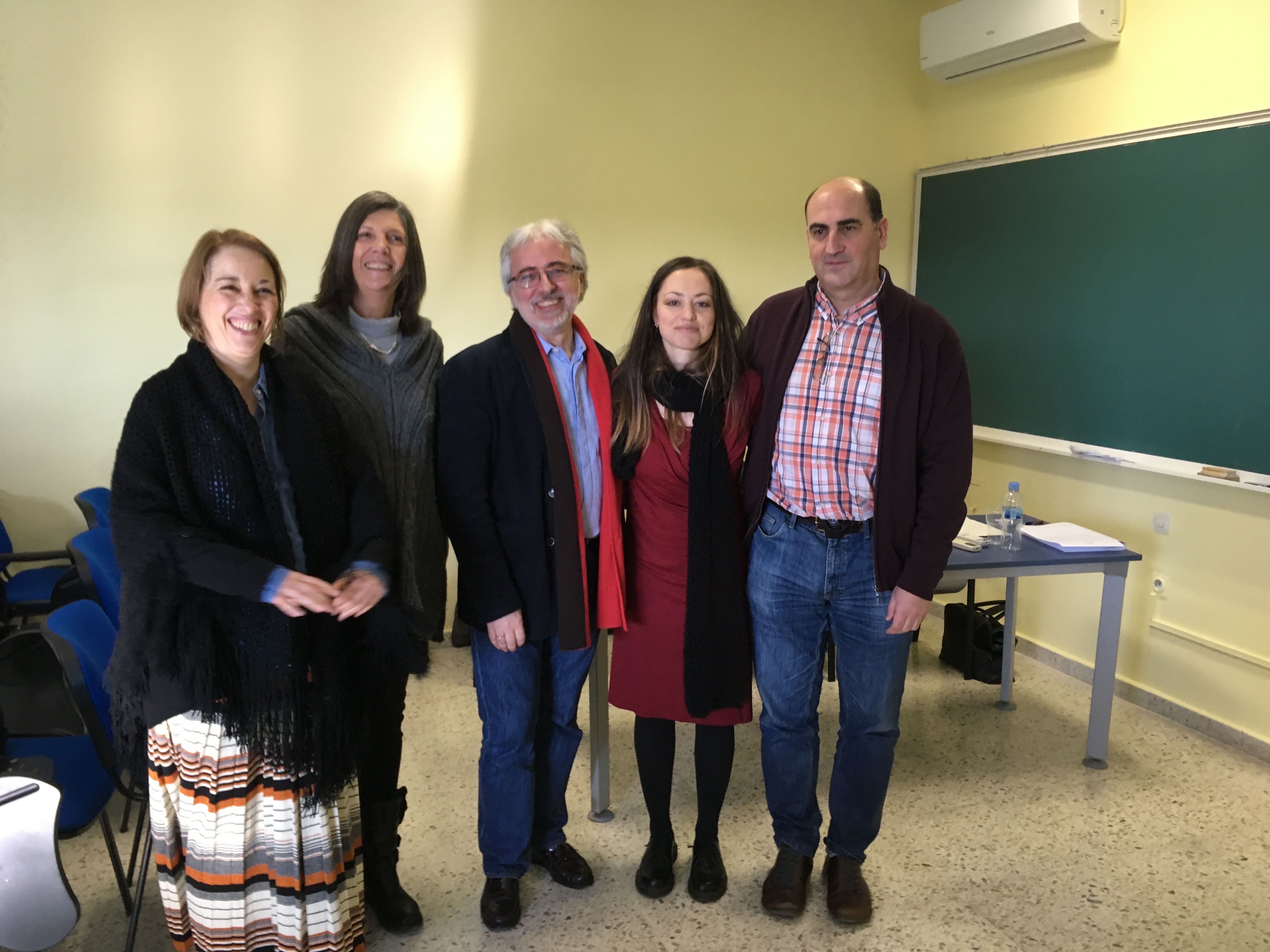 Lidia Mateo Leiva obtiene la máxima calificación en su tesis doctoral, dirigida por Miguel Cabañas Bravo (IH) Fotografía del tribunal, director de la tesis y doctorada