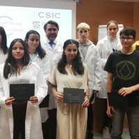 Científic@s en prácticas culmina el curso 2021-22 con la entrega de becas para material escolar concedidas por AEAC y Fundación Talgo Foto de los premiados