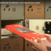 Remedios Zafra (IFS) lega uno de sus libros a "La Caja de las Letras" Remedios Zafra (IFS) lega uno de sus libros a "La Caja de las Letras"