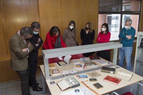 visita del director de la Fundación Lilly, José Antonio Sacristán que vino acompañado de su gerente, Manuel Guzmán y su coordinadora de proyectos, Cristina Rico, en la Biblioteca TNT