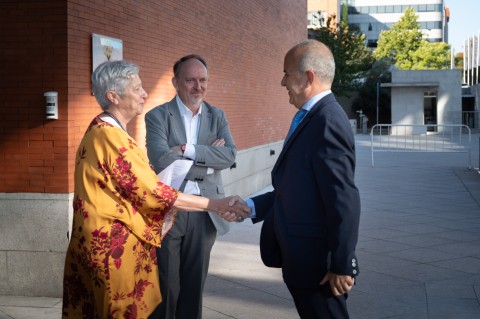Eulalia Pérez Sedeño y Txetxu Ausín (IFS-CSIC) recibiendo al rector de la UNED, Ricardo Mairal Usón en la inauguración del XIV Congreso Iberoamericano de Ciencia Tecnología y Género. 13 de septiembre de 2023 / Lorenzo Plana Torres / CSIC Eulalia Pérez Sedeño y Txetxu Ausín (IFS-CSIC) recibiendo al rector de la UNED, Ricardo Mairal Usón en la inauguración del XIV Congreso Iberoamericano de Ciencia Tecnología y Género. 13 de septiembre de 2023 / Lorenzo Plana Torres / CSIC