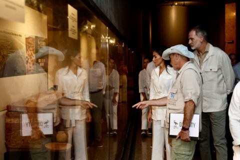 Sus Majestades los Reyes de España, don Felipe VI y doña Letizia, visitaron el pasado viernes 19 de septiembre el yacimiento arqueológico del Proyecto Djehuty y el museo de Luxor con José Manuel Galán (CSIC). @FOTO Casa Real