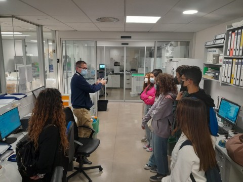 Participantes de "Científic@s en prácticas" visitan cinco centros de investigación Participantes de "Científic@s en prácticas" visitan cinco centros de investigación