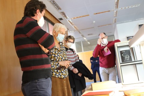 la embajadora de Israel en España, Rodica Radian-Gordon durante su visita a la Biblioteca TNT